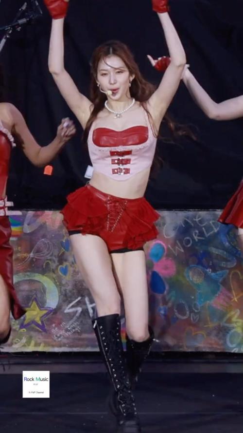 트와이스 사나 'Strategy' (Twice Sana FanCam) #サナ #MinatozakiSana