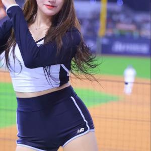 "젖은 머리 휘날리며 미친미모 뽐내는" 250810 이예빈 치어리더 직캠