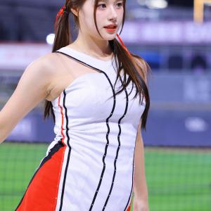 나도 모르게 자꾸 얼굴로 줌이간다..  250409 이예빈치어리더 직캠