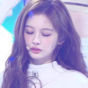 컴백한 엔믹스 설윤 요정같은 얼빡 미모