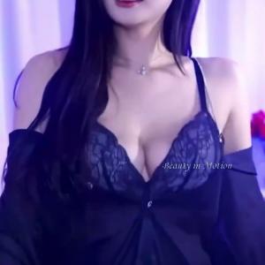 Korean Dance Dream: Watch Her Shine! golaniyule0💖 #Shorts #BeautyInMotion