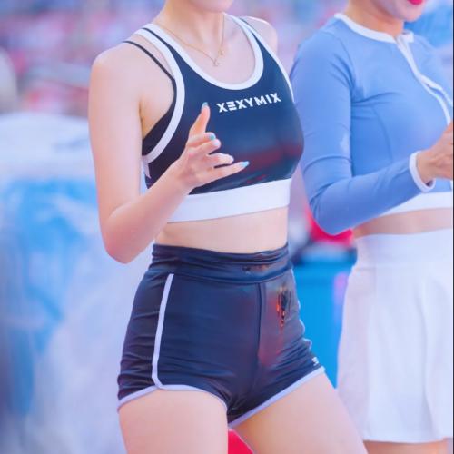 시원하게 물뿌리고 피리춤 아웃송 이금주 치어리더 Lee Geumju Cheerleader ktwiz
