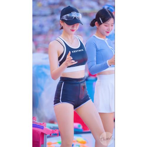 시원하게 물뿌리고 피리춤 아웃송 이금주 치어리더 Lee Geumju Cheerleader ktwiz