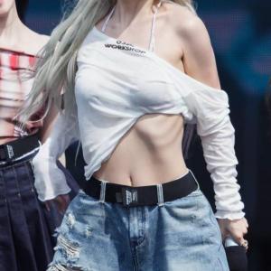 갈비뼈가 이쁜 여자아이돌 1위 #이채영 #LEECHAEYOUNG #프로미스나인 #fromis9 #waterbomb