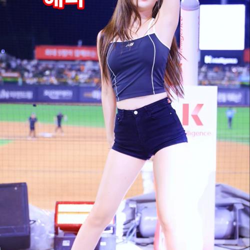 올스타브레이크 이후 미모가 더 "퀸해리" 해졌다 250718 김해리 치어리더 직캠